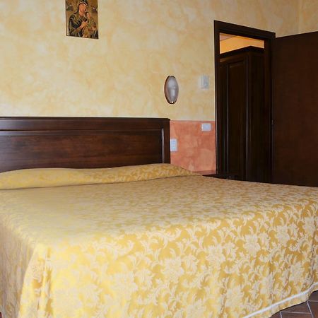 Hotel Oasi Neumann Cortona Buitenkant foto