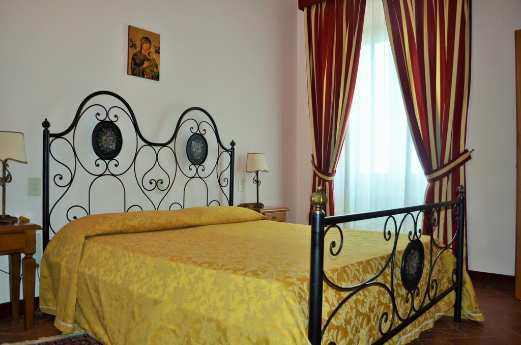 Hotel Oasi Neumann Cortona Buitenkant foto