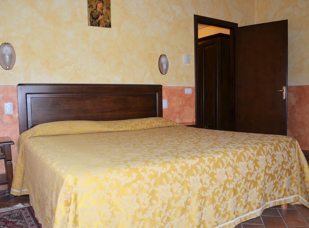 Hotel Oasi Neumann Cortona Buitenkant foto