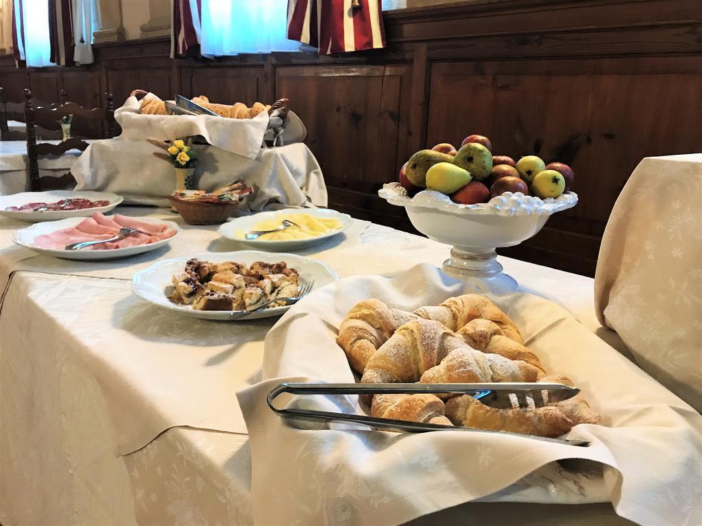 Hotel Oasi Neumann Cortona Buitenkant foto