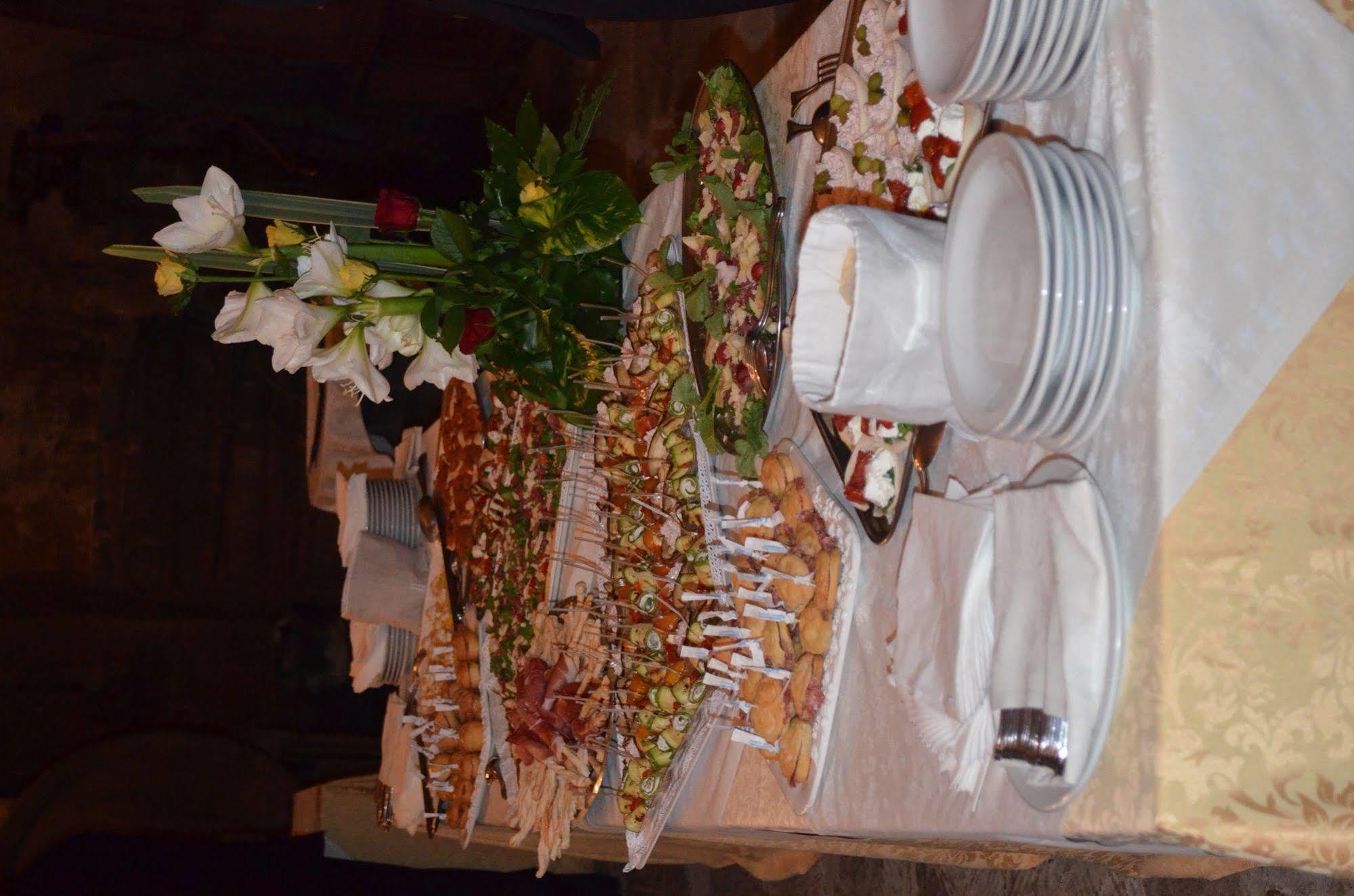 Hotel Oasi Neumann Cortona Buitenkant foto