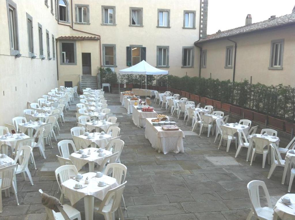Hotel Oasi Neumann Cortona Buitenkant foto